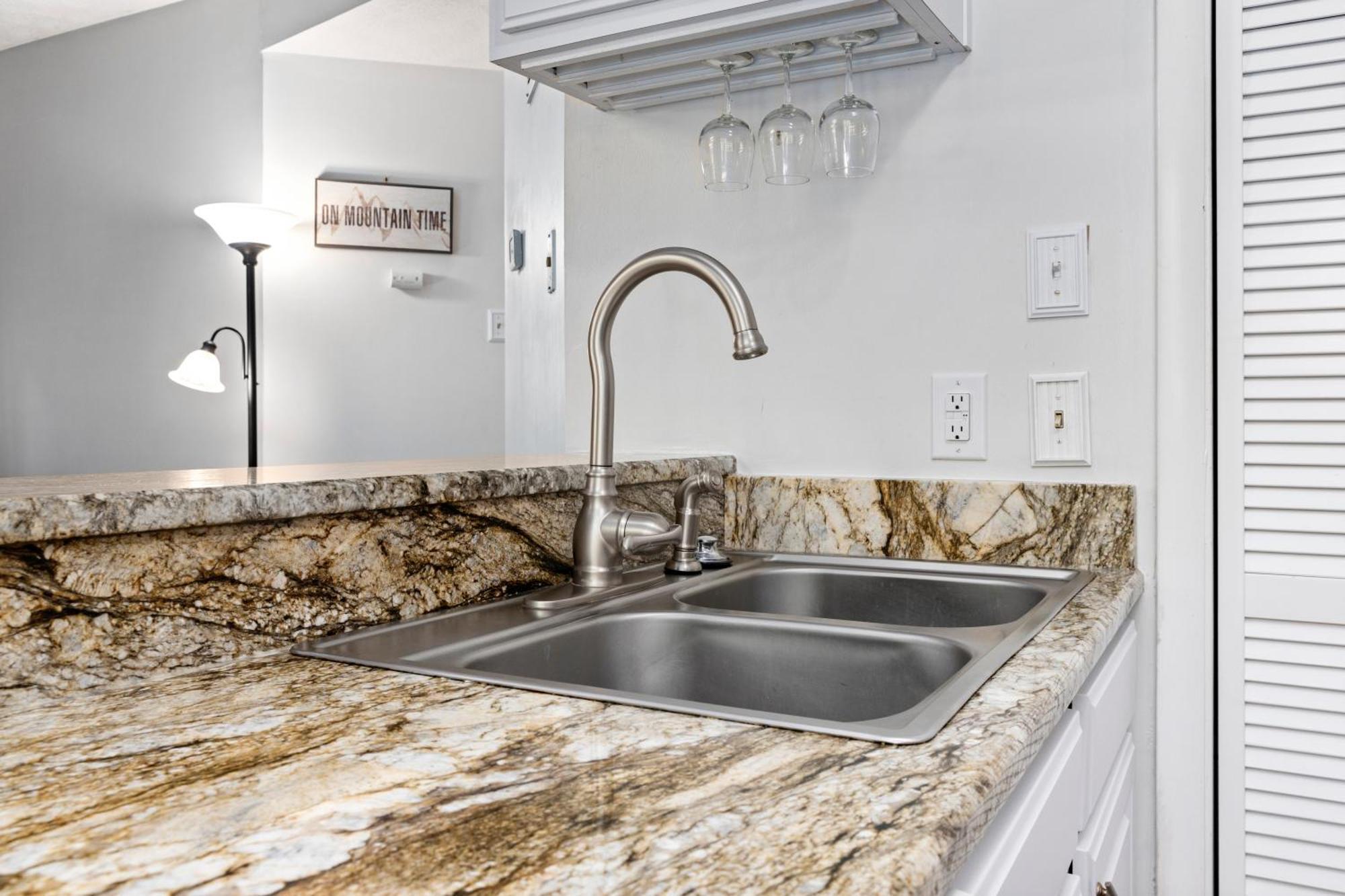 Cozy Condo In Wintergreen Resort That Sleeps 4! Lyndhurst Exteriör bild