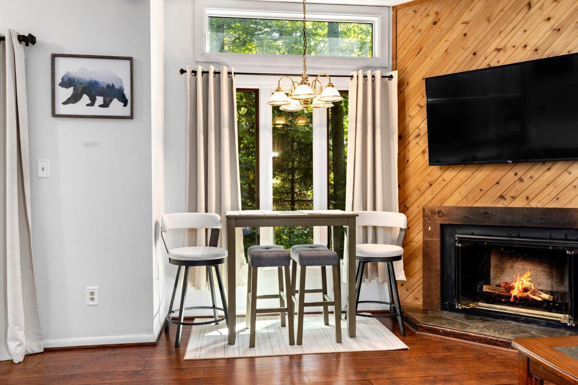 Cozy Condo In Wintergreen Resort That Sleeps 4! Lyndhurst Exteriör bild